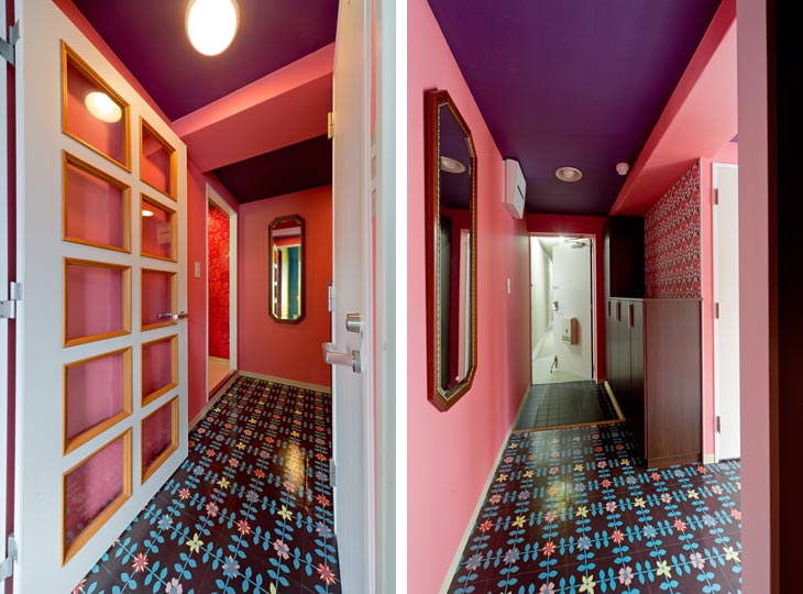 （写真左）廊下＆玄関の壁紙には明るいレッド系を採用
（写真右）玄関収納は全体の空間とのバランスを考えながらオリジナル造作しました