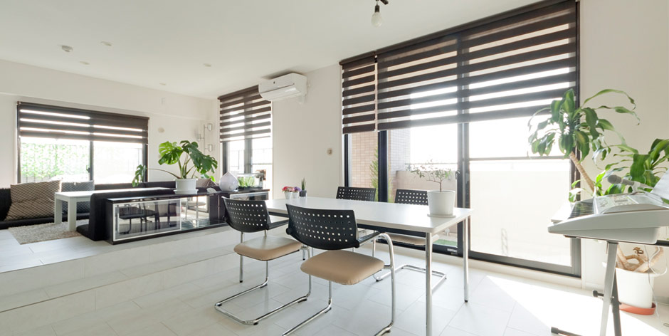 賃貸生活を脱却し、築10年の中古マンションを購入してリノベーション。和室中心の間取りを一新し、ハイセンスで工夫いっぱいの広々LDKのある住まいに生まれ変わりました。