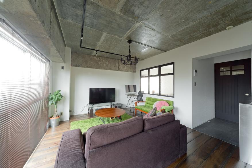 「憧れのガレージハウス」のリビングダイニング