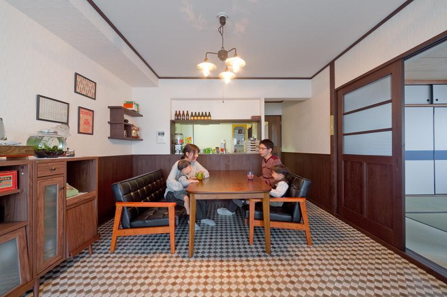 「古き良き日本の昭和を感じる」のリビングダイニング