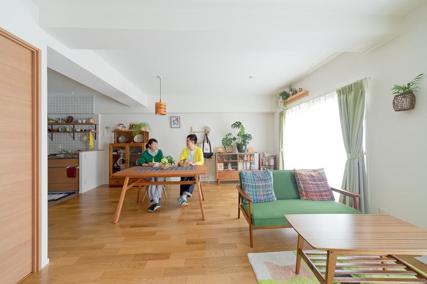 「グリーンたちに囲まれて」のリビングダイニング