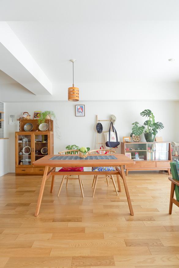 「グリーンたちに囲まれて」のリビングダイニング