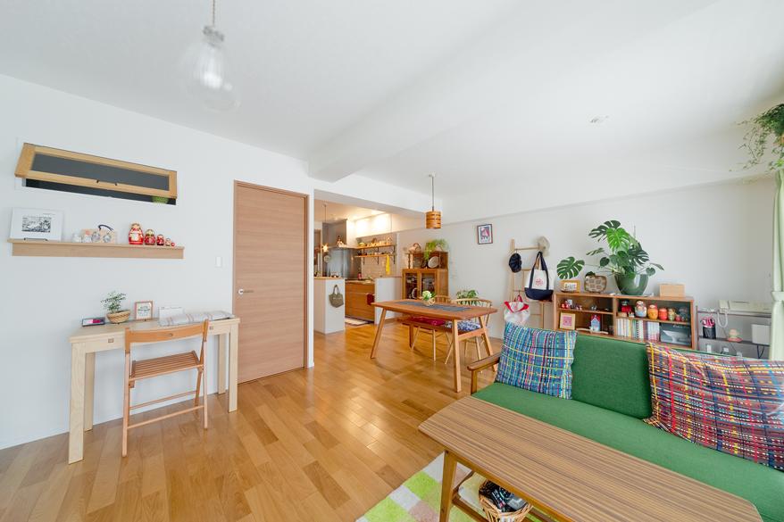 「グリーンたちに囲まれて」のリビングダイニング