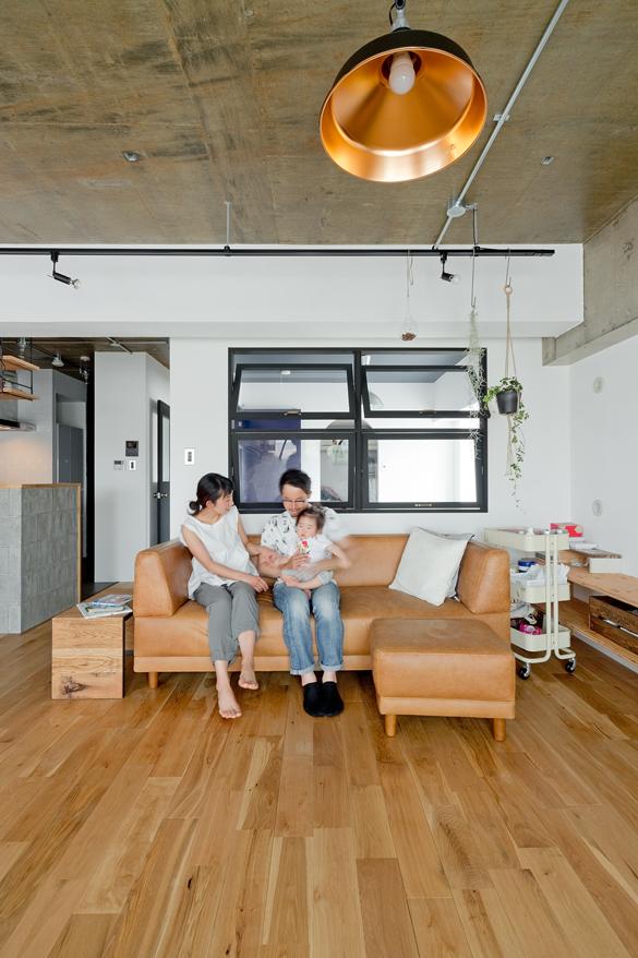 「裸足の心地よい床」のリビングダイニング