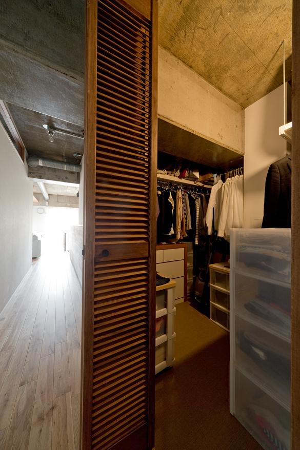 「緩く間仕切る」の収納・クローゼット