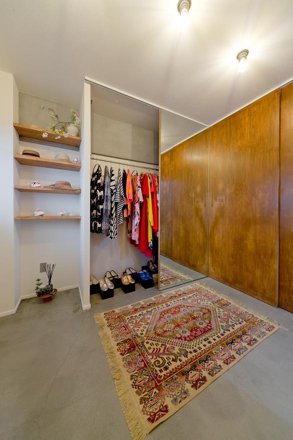 「私の好きな色を詰め込んで」の玄関・土間