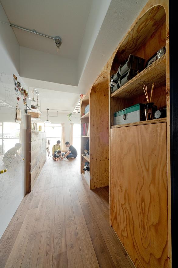 「光差し込むその先に」のリビングダイニング