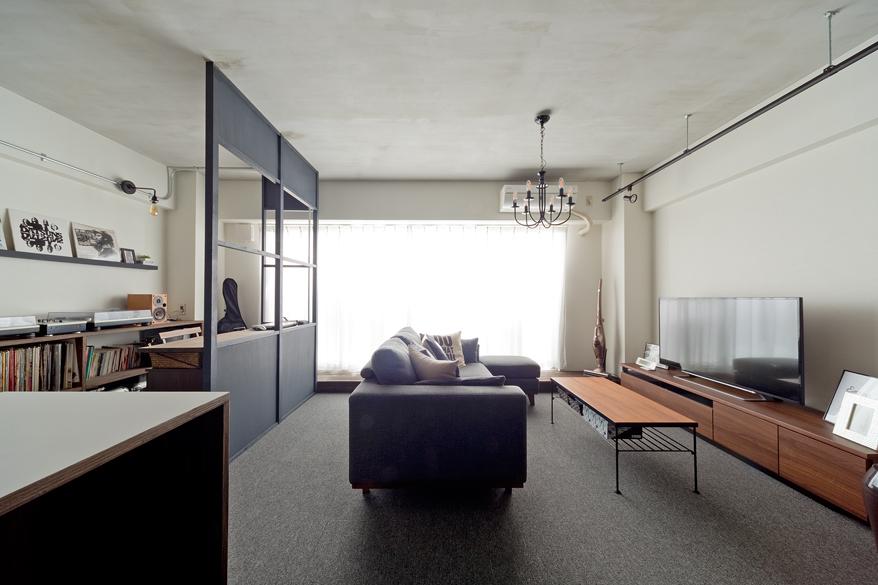 「塩系リノベーション」のリビングダイニング