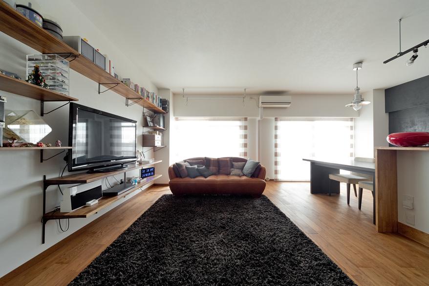 「Do It Yourself !!」のリビングダイニング