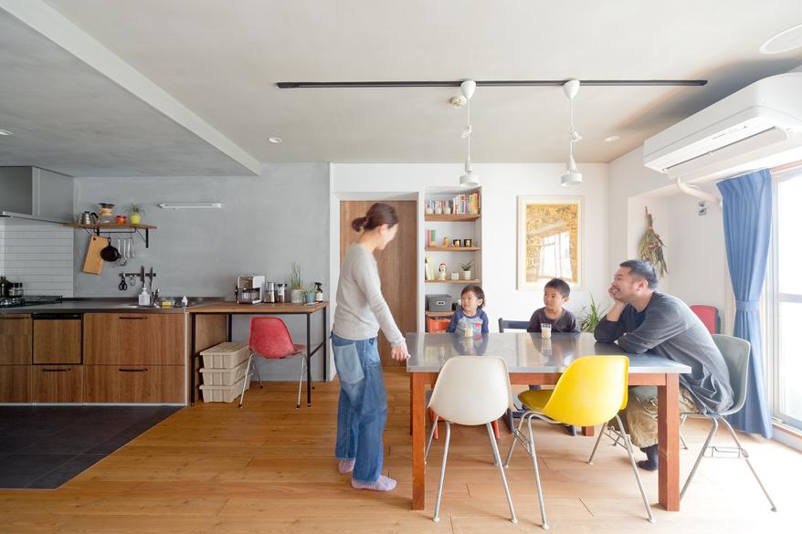 「光の環り」のリビングダイニング