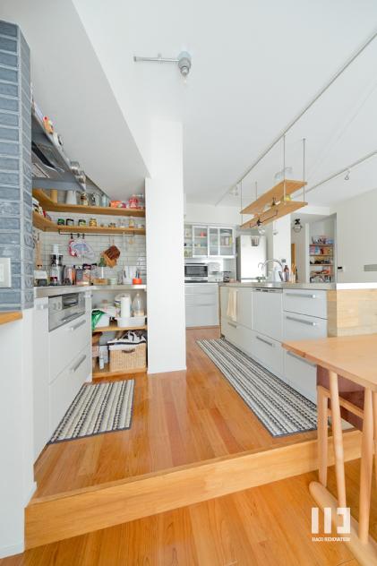 「優しい色に包まれて」のキッチン