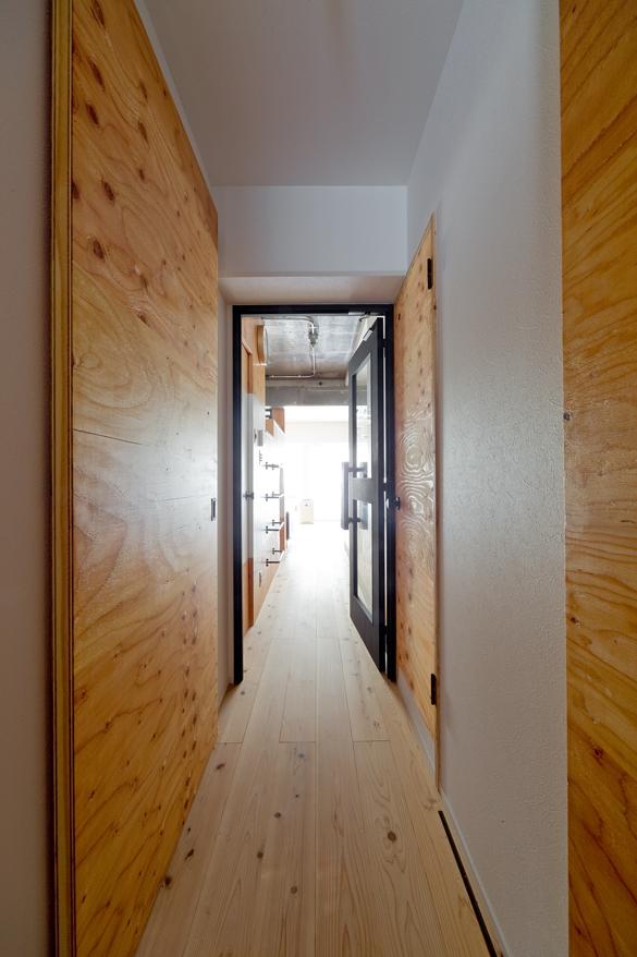 光が通り、気持ちの良い廊下。