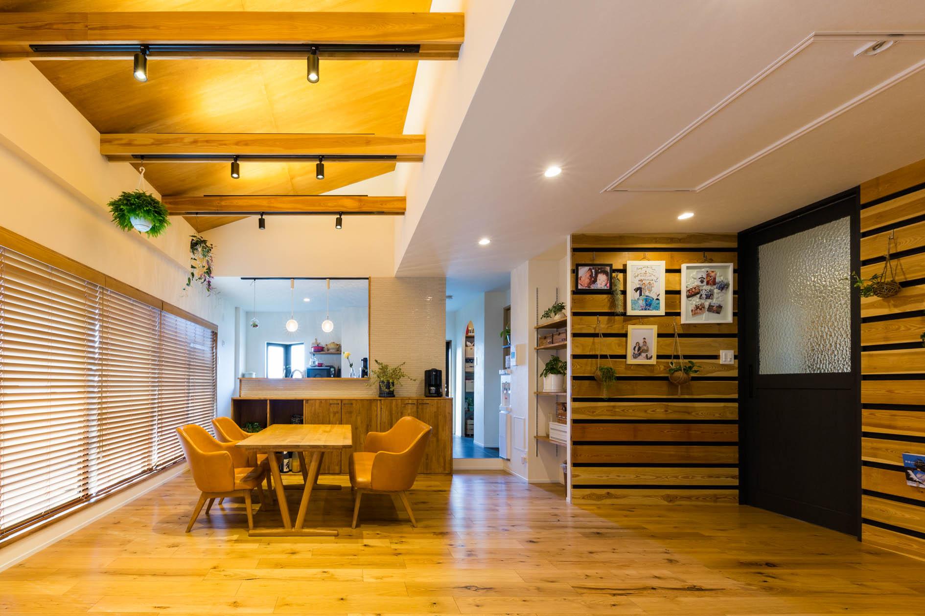 「タテのひろがりヨコのつながり」のリビングダイニング