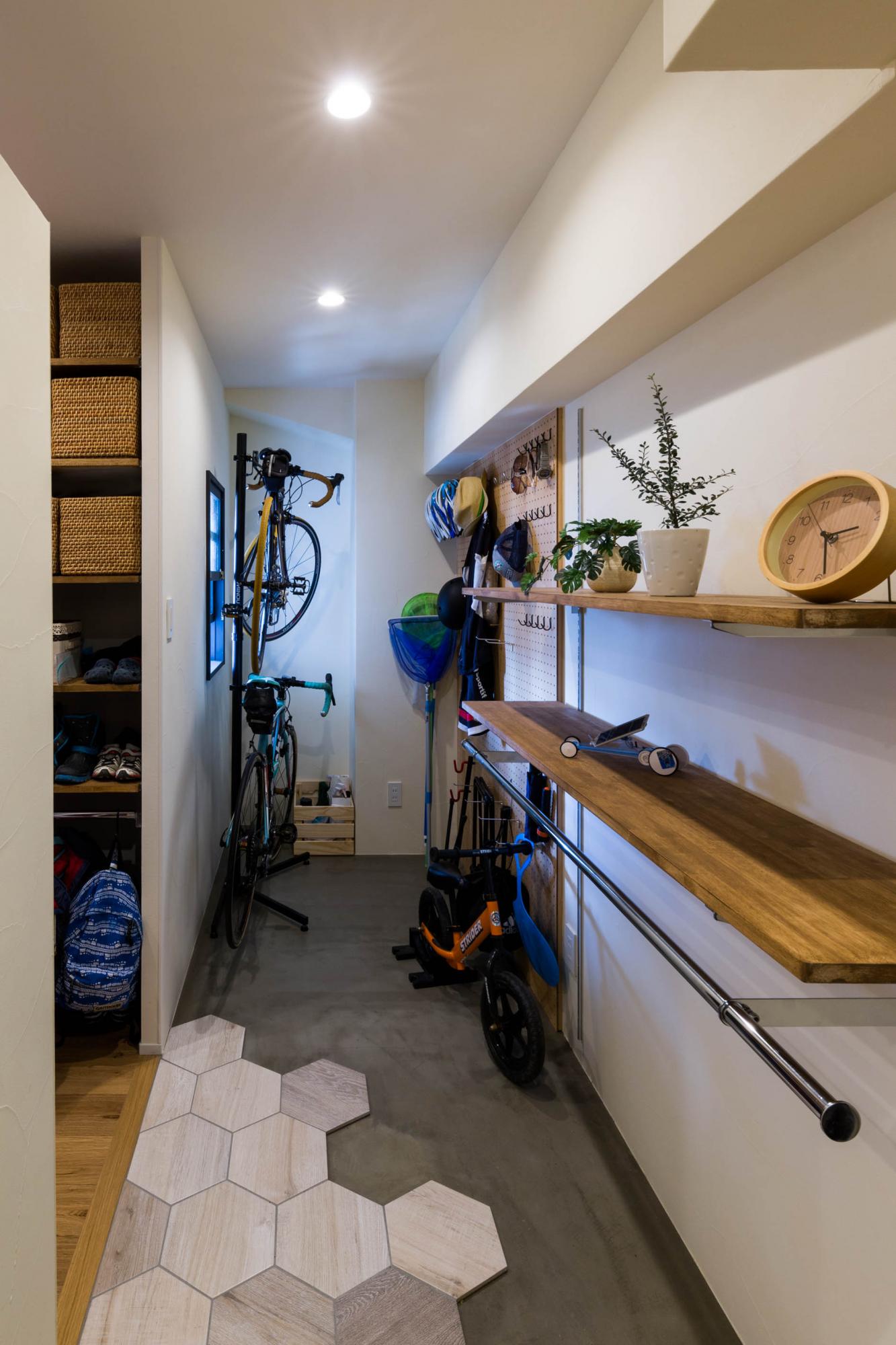 「タテのひろがりヨコのつながり」の玄関・土間