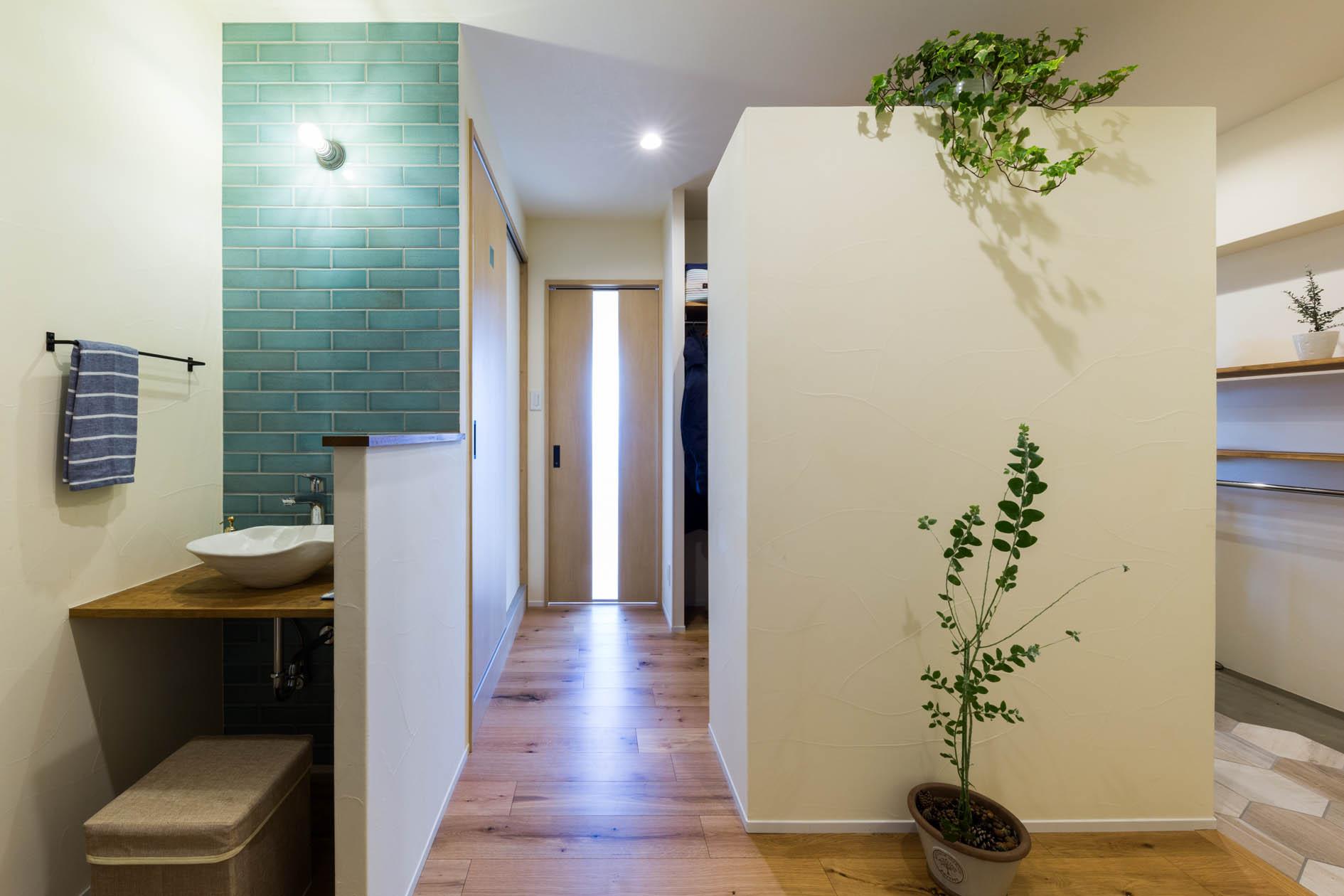 「タテのひろがりヨコのつながり」の玄関・土間