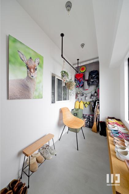 「生き物を愛するアースカラーのおうち」の玄関・土間