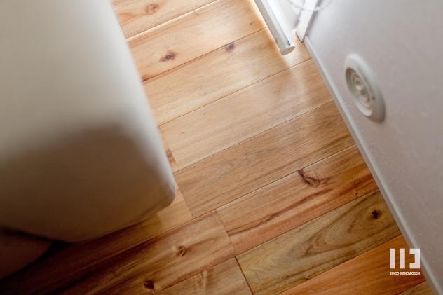 アカシア無垢フローリング