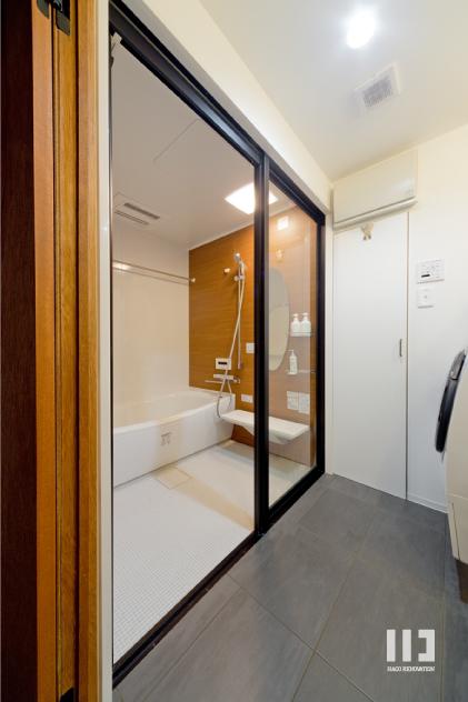 「表情の違う木目を楽しんで」のお風呂・洗面所・トイレ