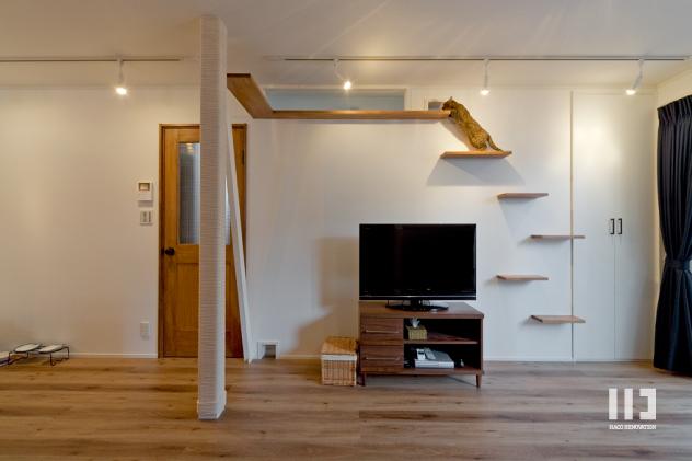 「リノベーションで都会中の静寂を」のリビングダイニング