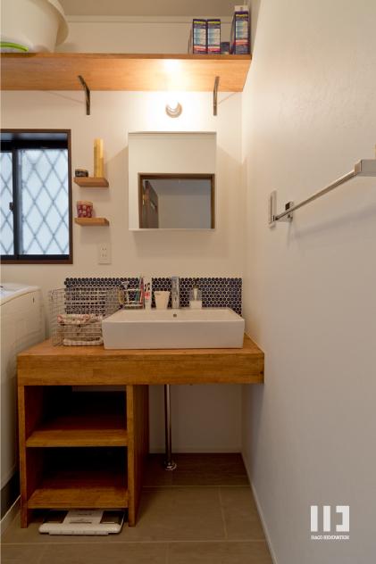 「リノベーションで都会中の静寂を」のお風呂・洗面所・トイレ