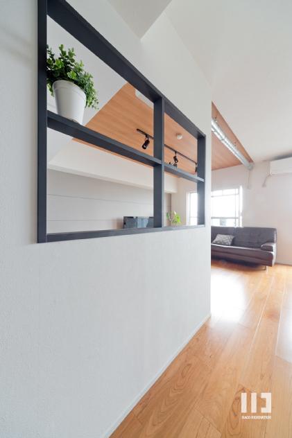 「光と家族をゆるく繋ぐ」のリビングダイニング