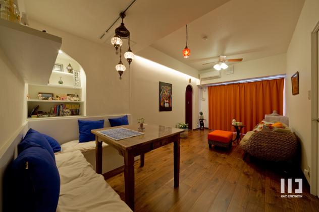 「世界を旅する家」のリビングダイニング