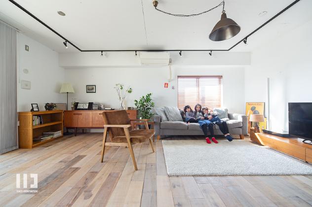 「家族が集まるヴィンテージハウス」のリビングダイニング