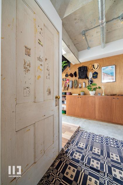 「家族が集まるヴィンテージハウス」の玄関・土間