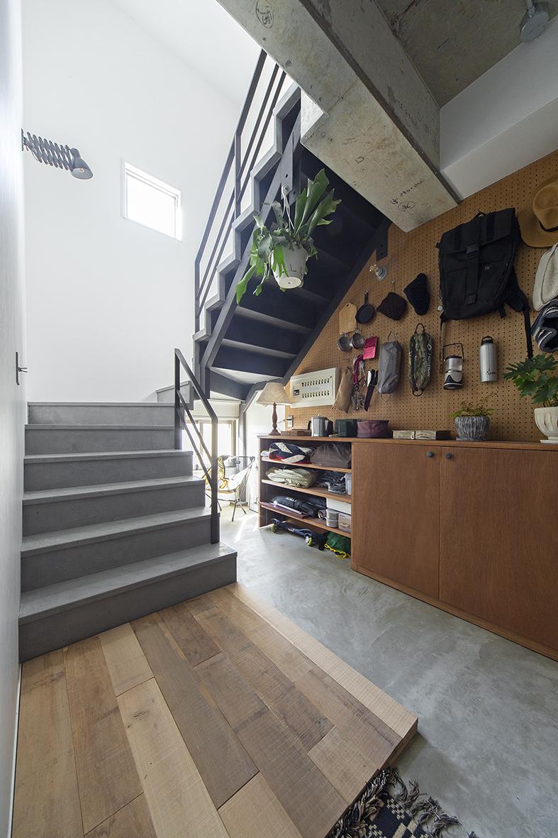 「家族が集まるヴィンテージハウス」の玄関・土間