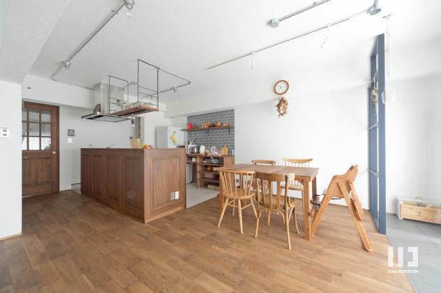 「こだわりの木材の似合う家」のリビングダイニング