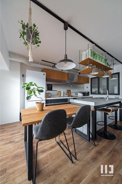 「骨太キッチンが主役の家」のキッチン