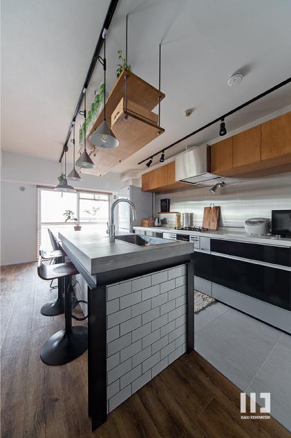 「骨太キッチンが主役の家」のキッチン