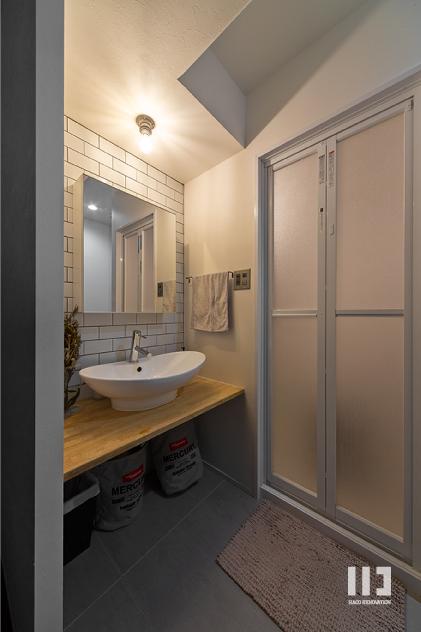 「骨太キッチンが主役の家」のお風呂・洗面所・トイレ