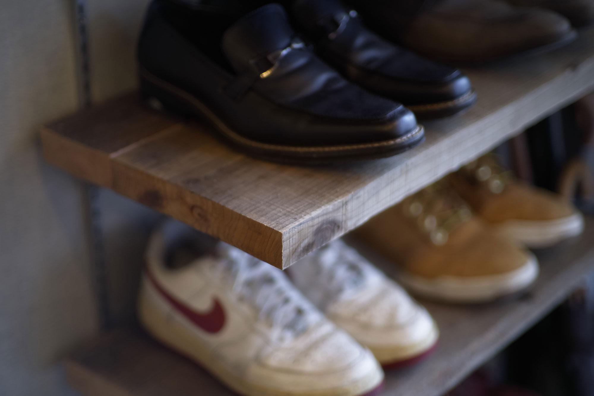 「古材仕立ての秘密基地」の玄関・土間