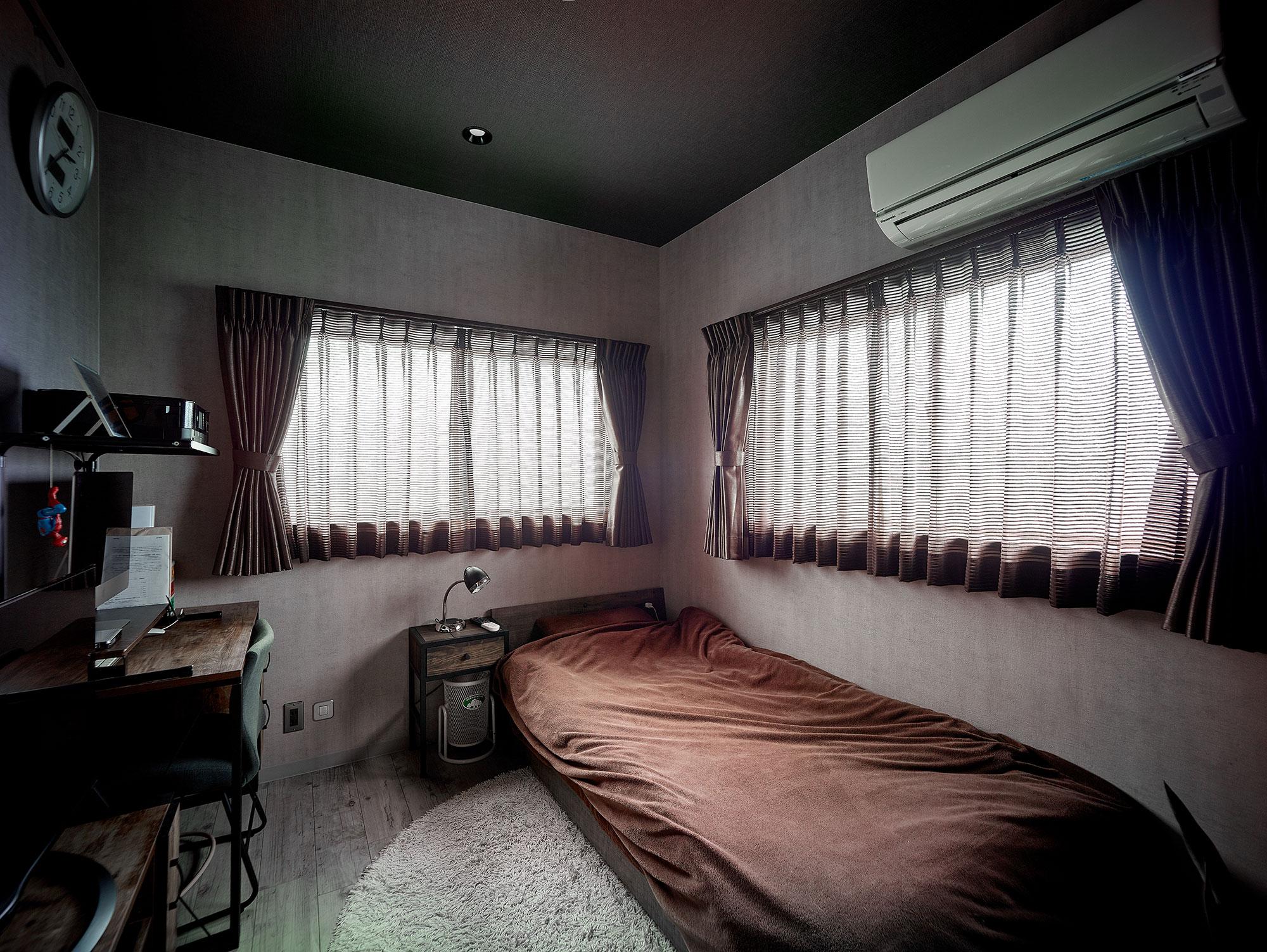 「古材仕立ての秘密基地」の寝室