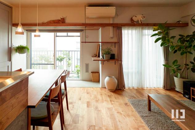 カーテンボックスも兼ねたキャットウォークを。