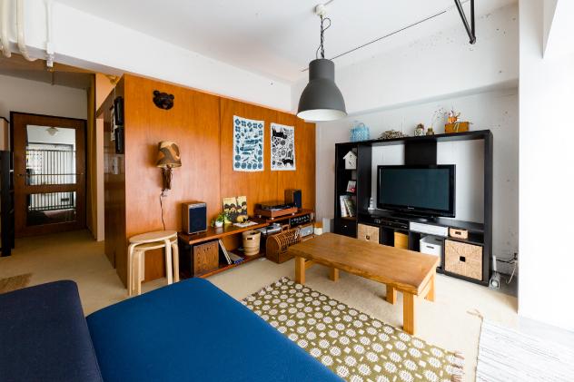 カーペットとモルタルで仕上げた床