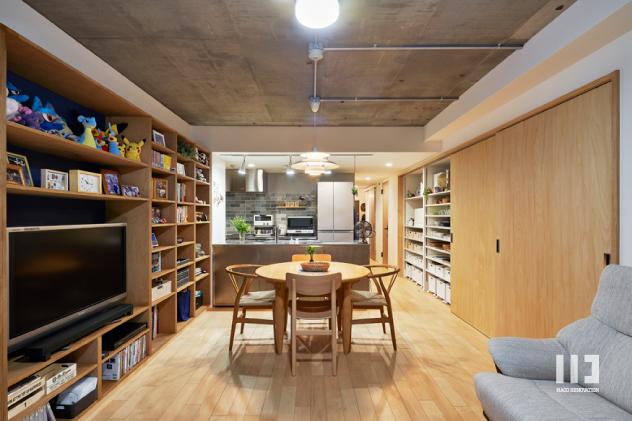 「ヒトのイドコロ・モノのイドコロ」のリビングダイニング