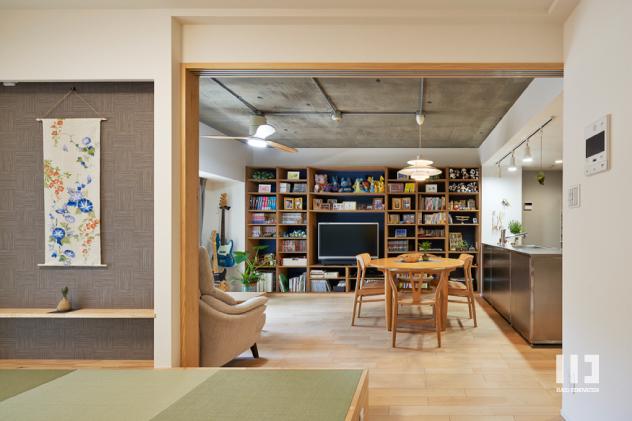 「ヒトのイドコロ・モノのイドコロ」のリビングダイニング