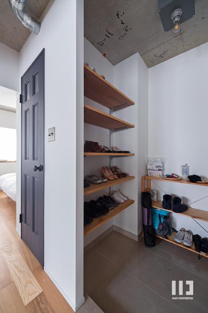 「ネコノアール」の玄関