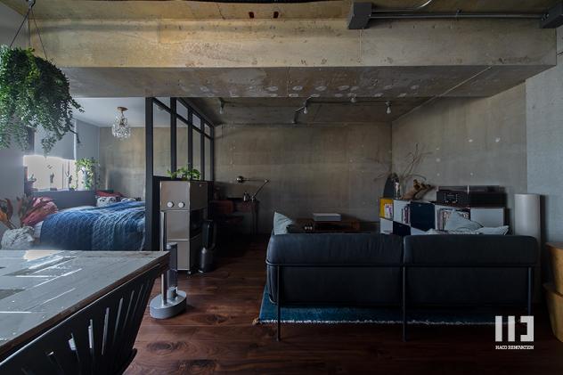 「クールな装い」のリビングダイニング