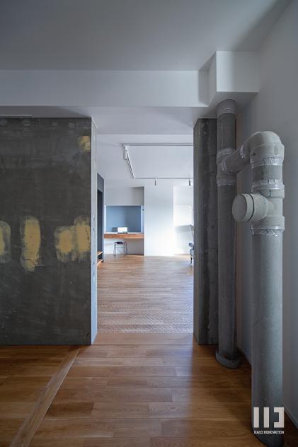 「Wallscape in the house.」の廊下