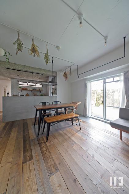 「normcore」のダイニング