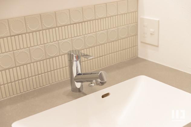 「イロとカタチを紡ぐ」の洗面所