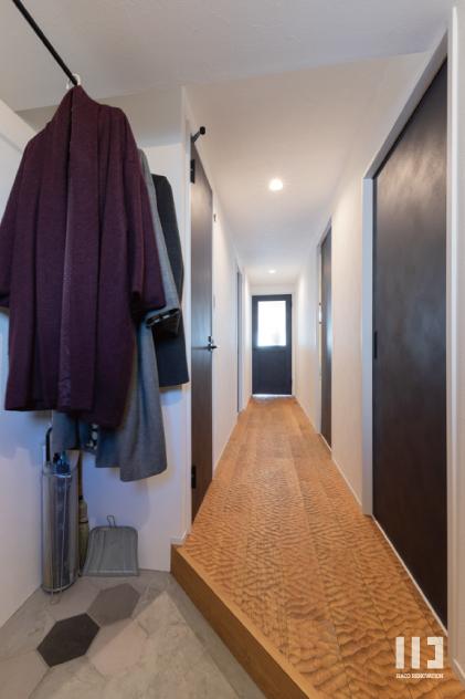 「イロとカタチを紡ぐ」の玄関・土間