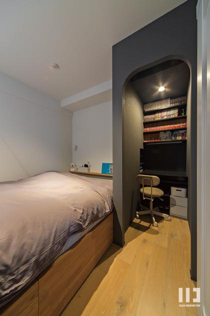 「THE PASSAGE」の寝室兼ワークスペース