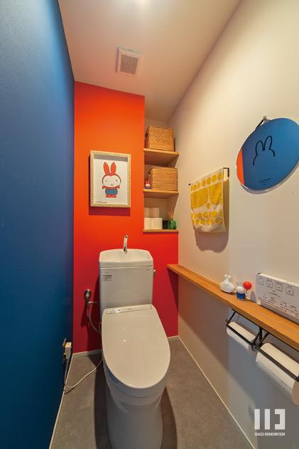 「side-by-side」のトイレ