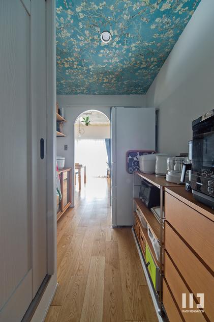 「side-by-side」のパントリー