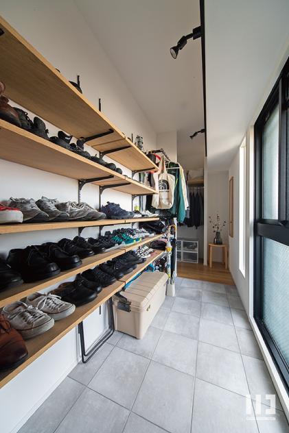 「side-by-side」の玄関土間