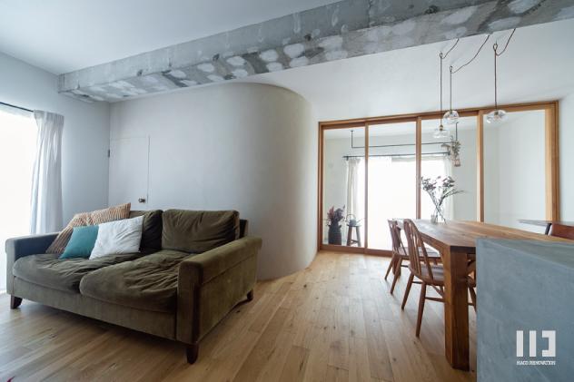 「Aesopの家」のリビングダイニング